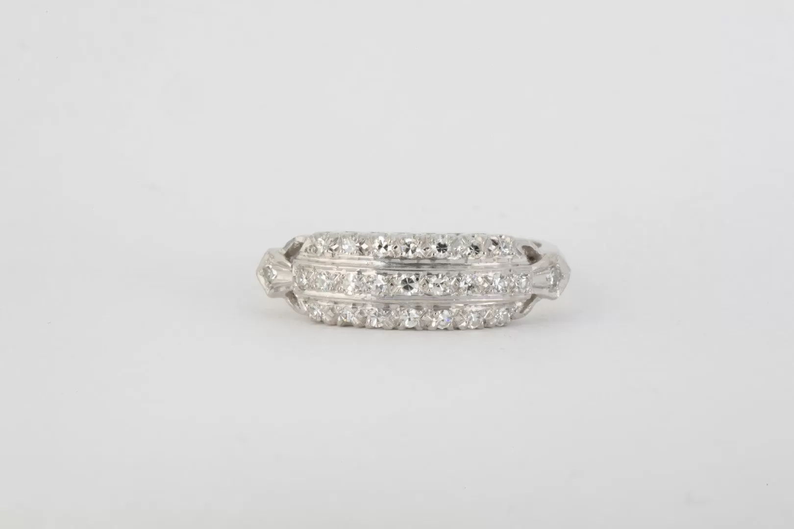 900 Platinum 0.25tcw Diamond Ring Size 6.5 (4.27g.)