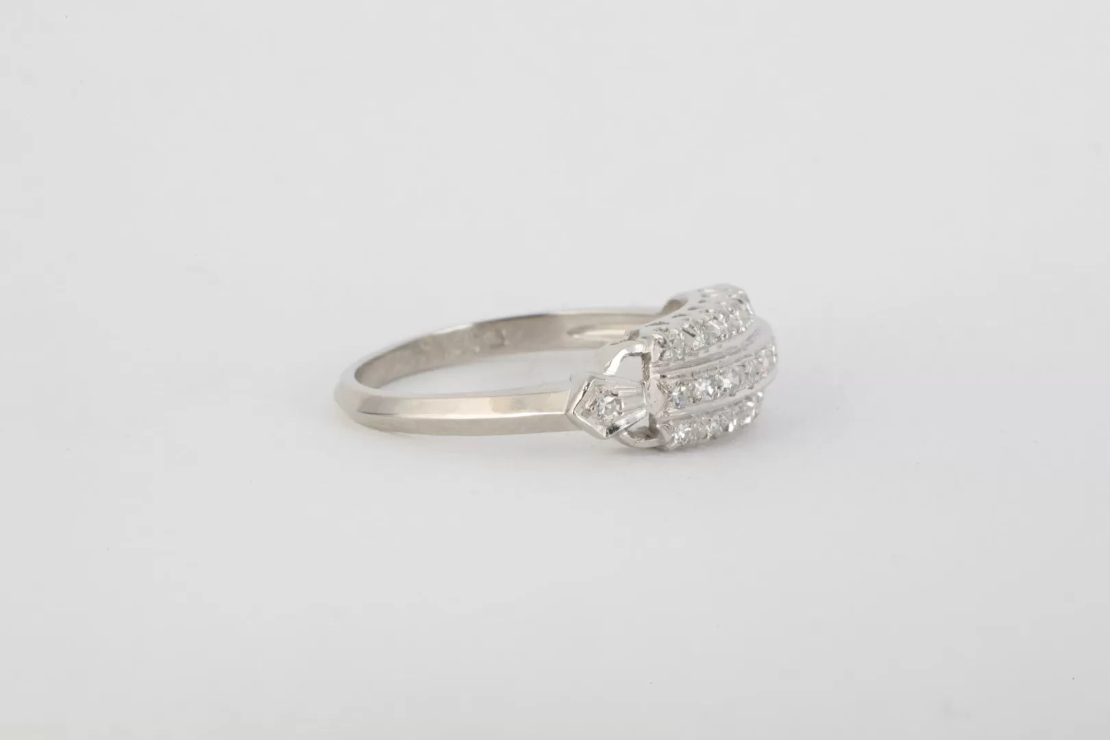 900 Platinum 0.25tcw Diamond Ring Size 6.5 (4.27g.)