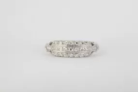 900 Platinum 0.25tcw Diamond Ring Size 6.5 (4.27g.)