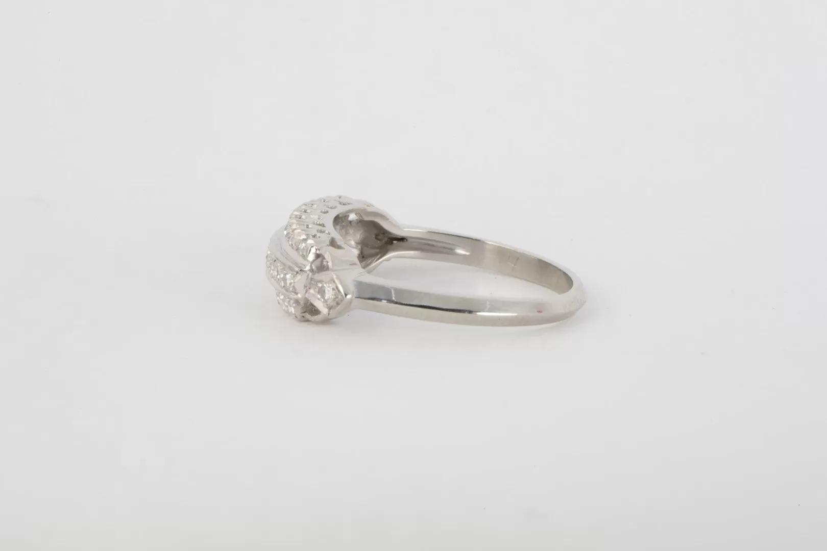 900 Platinum 0.25tcw Diamond Ring Size 6.5 (4.27g.)