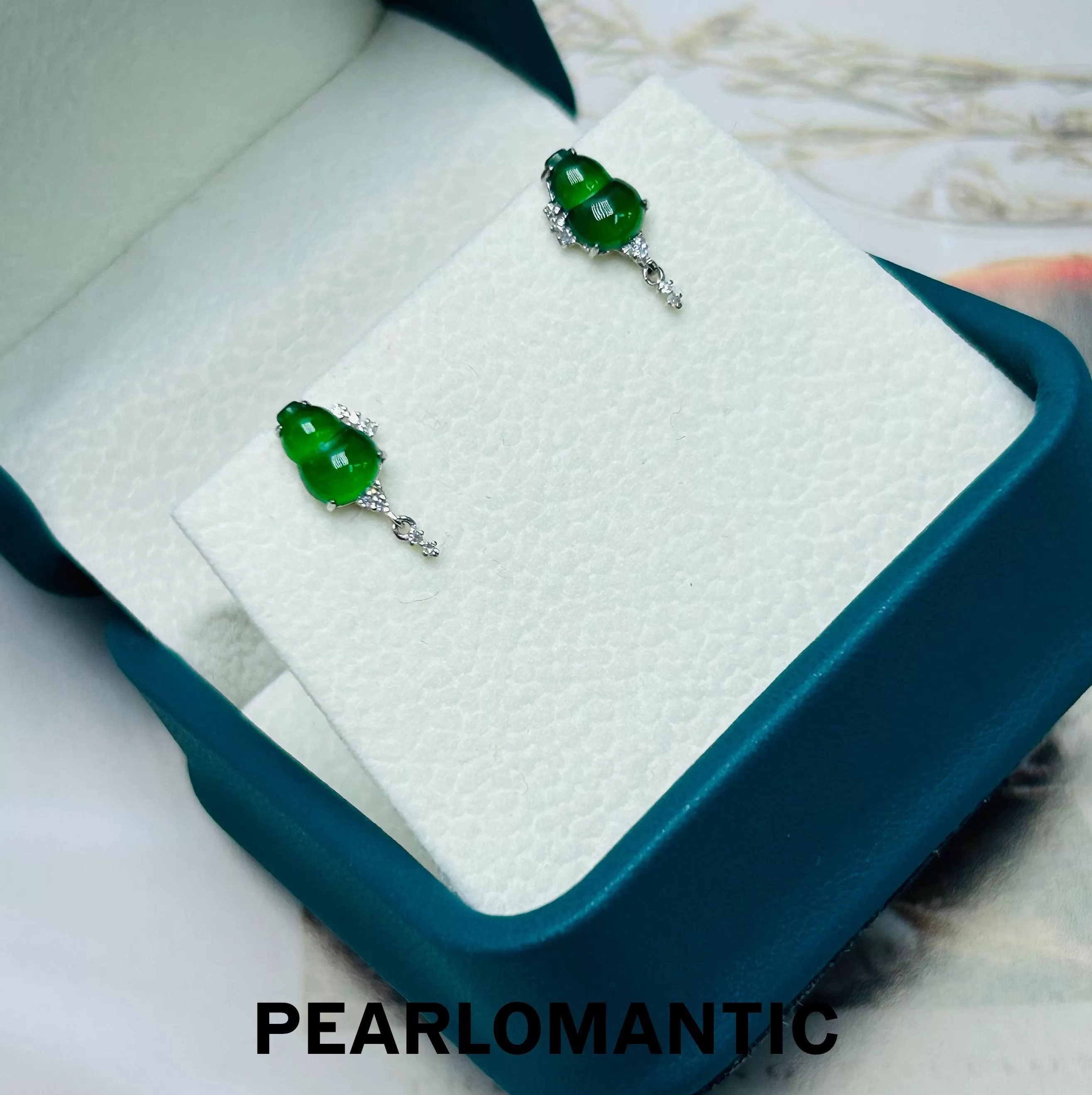 [Fine Jewelry] 18k Gold & Diamond & Jade Hulu Design Earring Studs