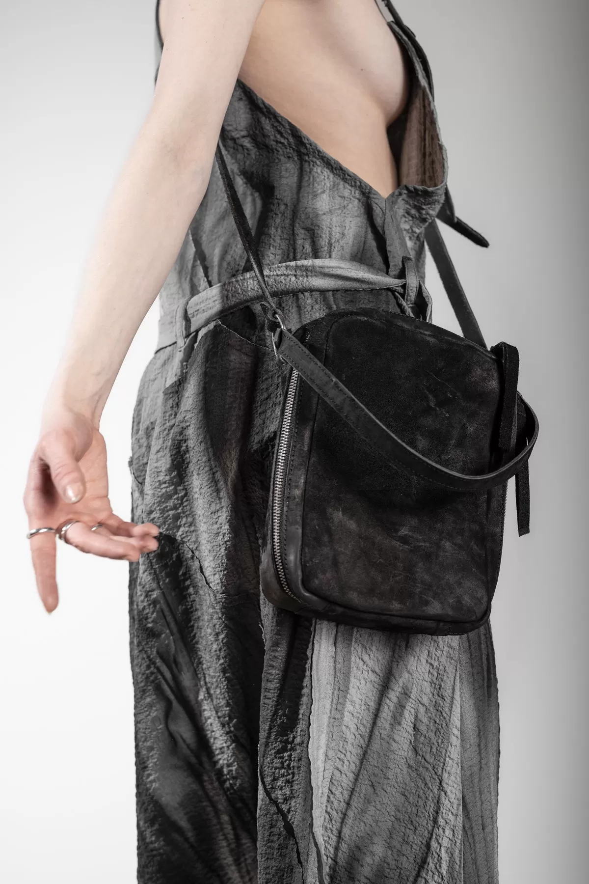 Tagliovivo | Camera Crossbody | Schwarze Designer Umhängetasche aus Leder