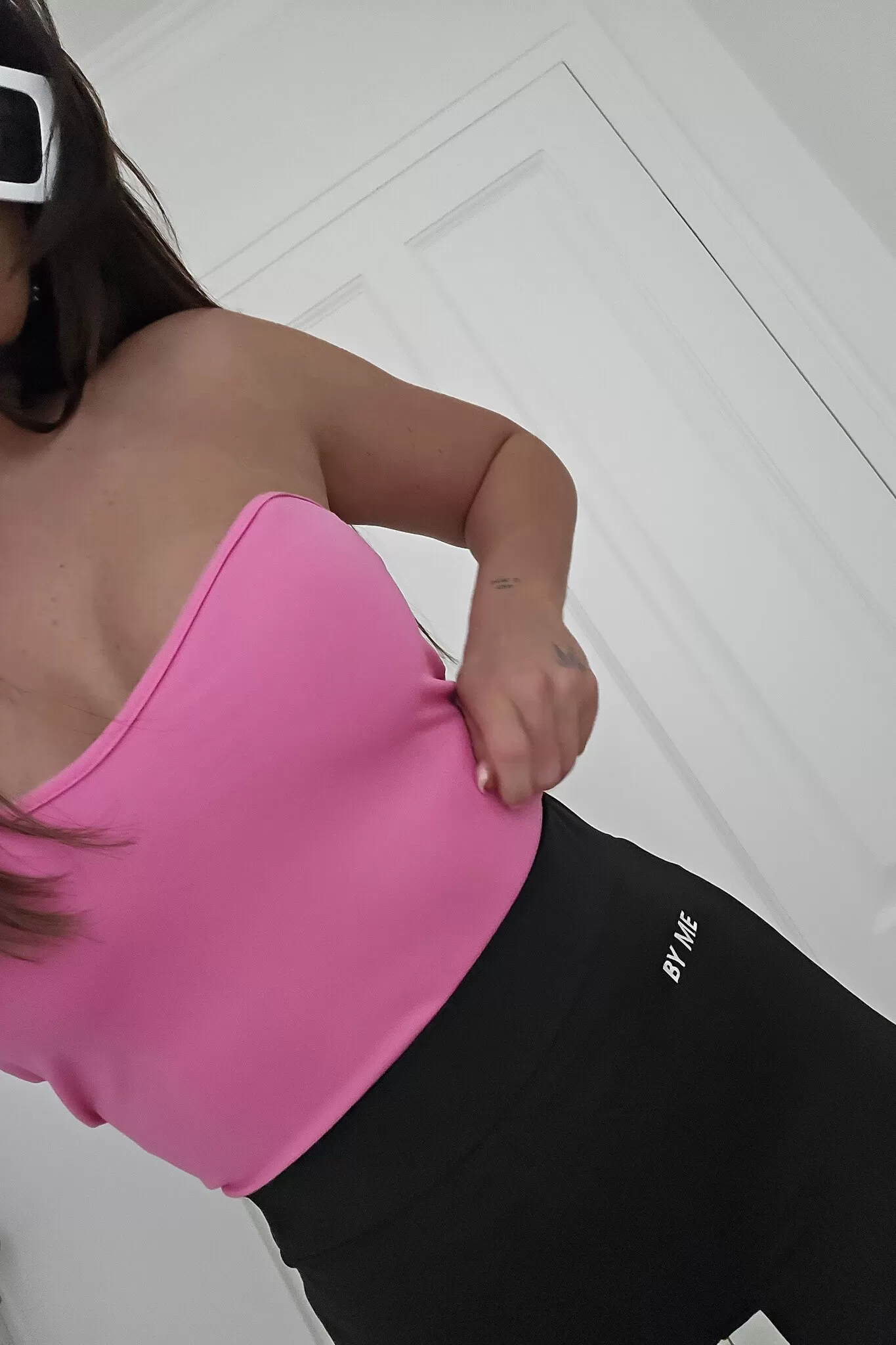 Top crop a fascia fucsia in cotone elasticizzato con leggera scollatura a cuore