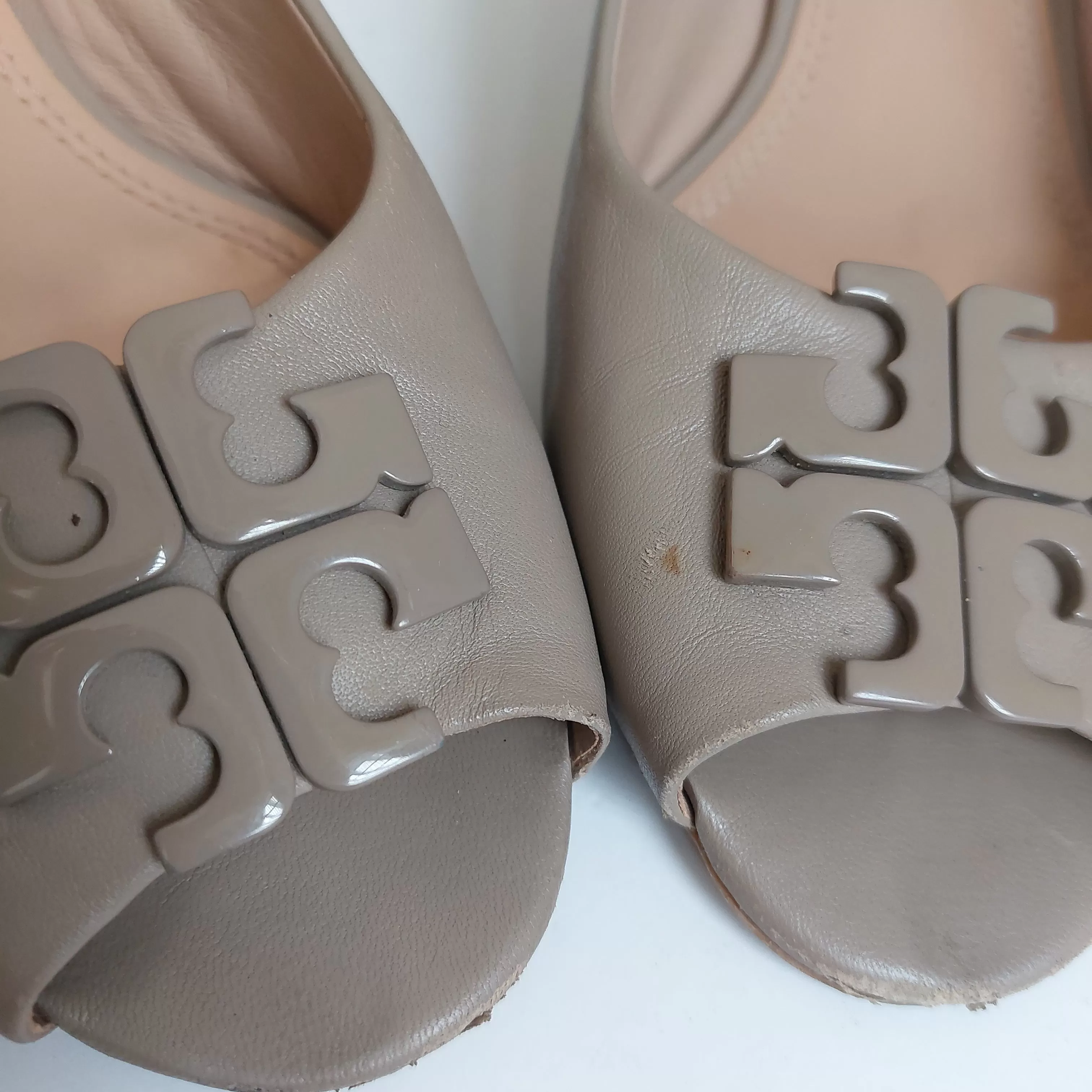 Tory Burch Grey Leather LOWELL Peep-toe Wedges | Pre Loved |