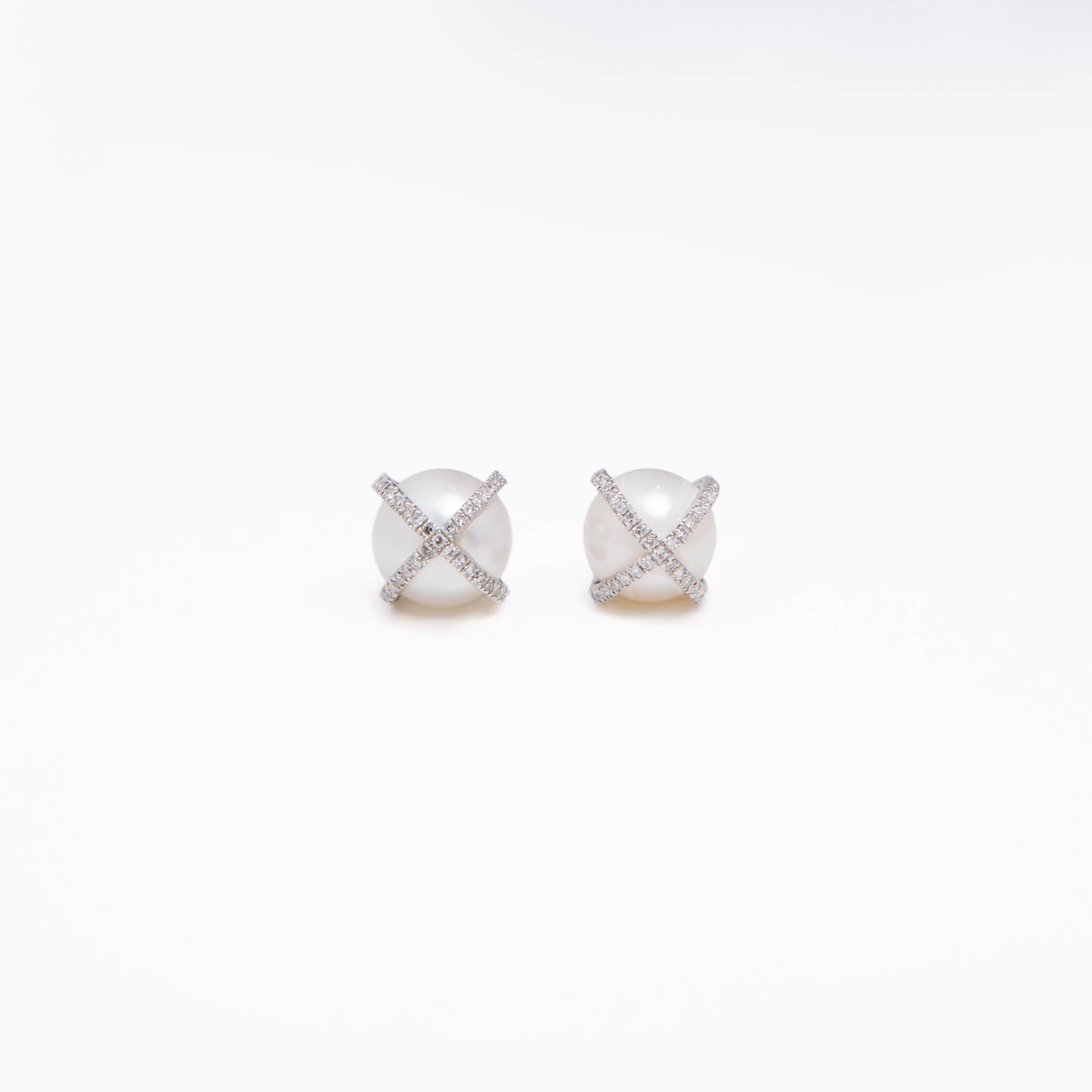 WD417, 14kt gold, pearl stud with pave x diamond stud earrings