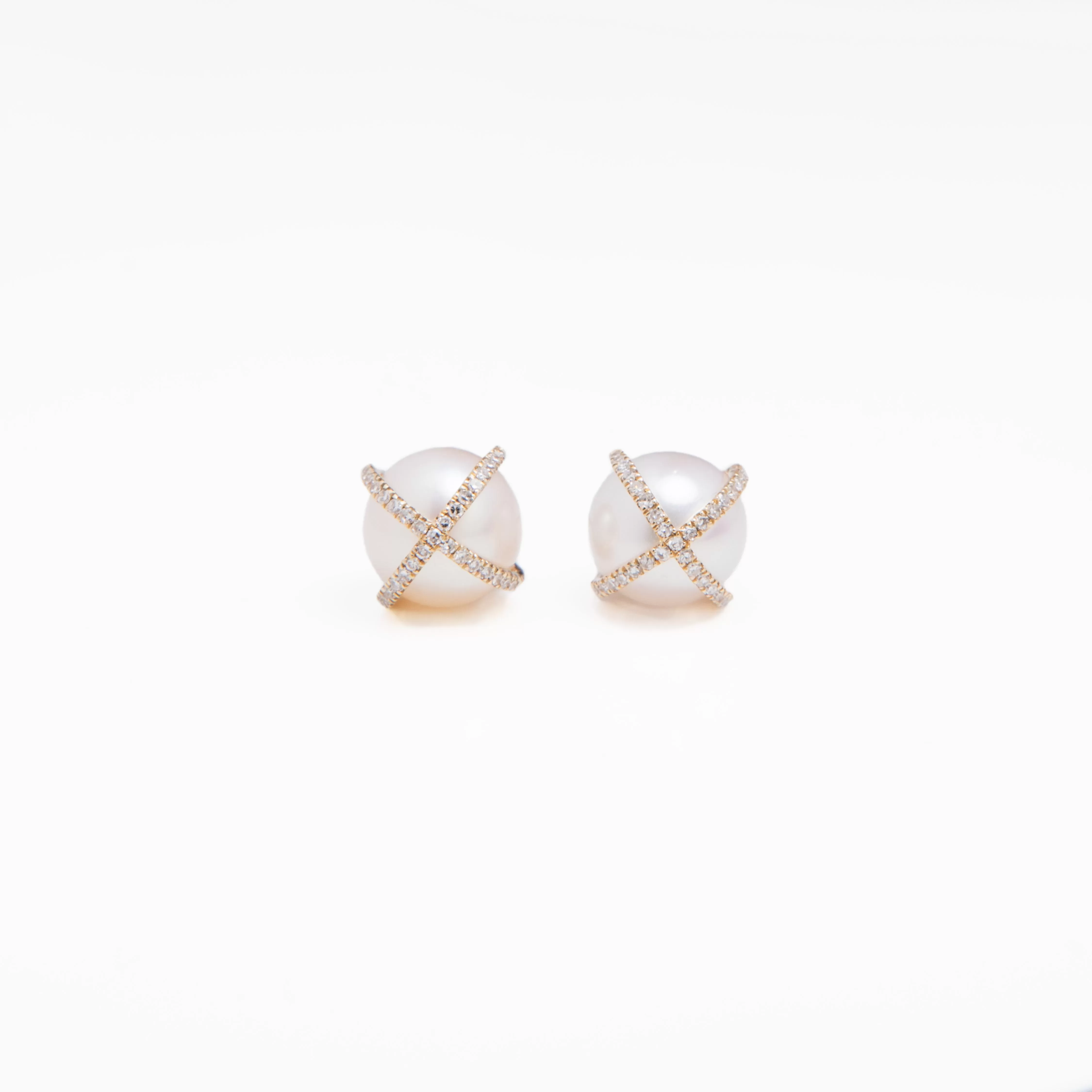 WD417, 14kt gold, pearl stud with pave x diamond stud earrings